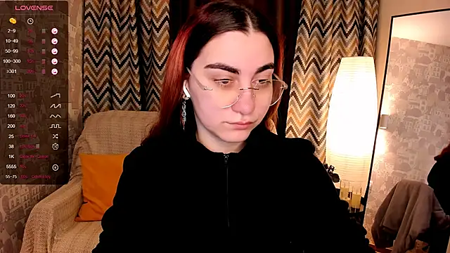 Snapshot of hannacheekss_ chatting on 11/07/25, 02:11 hannacheekss online show from 11/07/25, 02:11