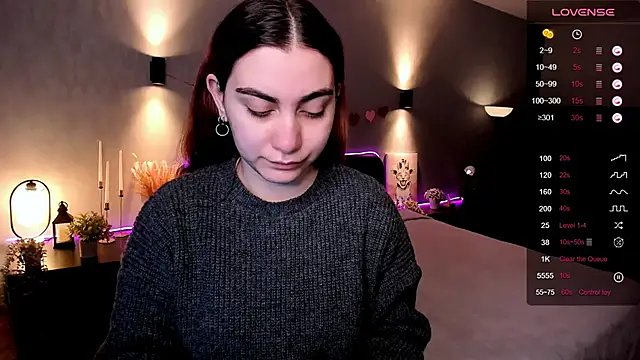 Snapshot of hannacheekss_ chatting on 11/17/25, 01:55 hannacheekss online show from 11/17/25, 01:55