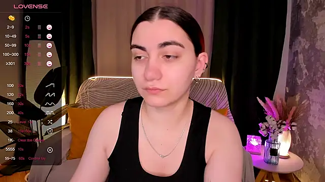 Snapshot of hannacheekss_ chatting on 11/20/25, 02:01 hannacheekss online show from 11/20/25, 02:01