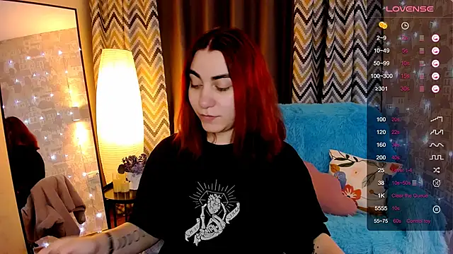 Snapshot of hannacheekss_ chatting on 12/01/25, 02:05 hannacheekss online show from 12/01/25, 02:05