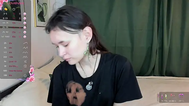 Snapshot of Emily_Strikeee chatting on 11/10/25, 10:14 Emily Strikeee online show from 11/10/25, 10:14