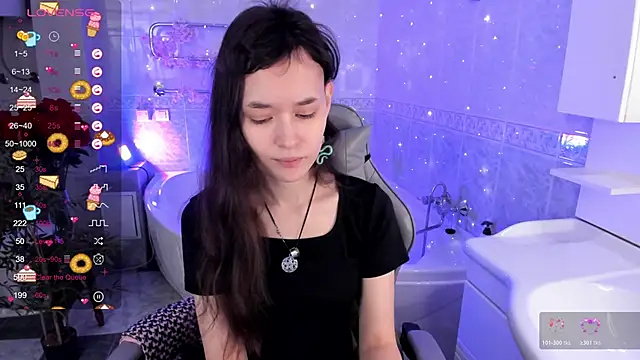 Snapshot of Emily_Strikeee chatting on 11/23/25, 10:04 Emily Strikeee online show from 11/23/25, 10:04