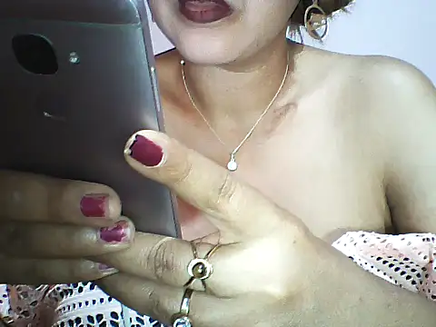 layanah12 online show from 01/04/25, 03:07