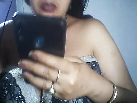 layanah12 online show from 07/15/26, 09:42
