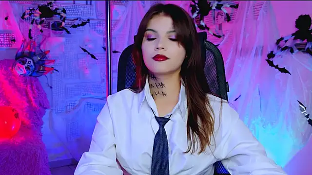 EvaThopson online show from 10/31/25, 12:06