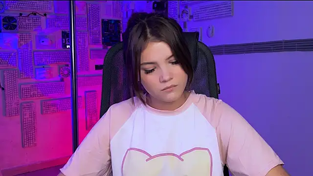 EvaThopson online show from 11/21/25, 08:24