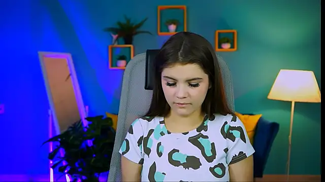 EvaThopson online show from 11/28/25, 10:51