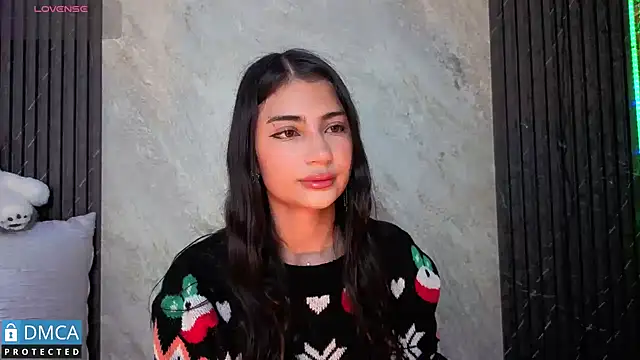 Snapshot of SolBeaumont1 chatting on 10/18/25, 05:35 SolBeaumont1 online show from 10/18/25, 05:35