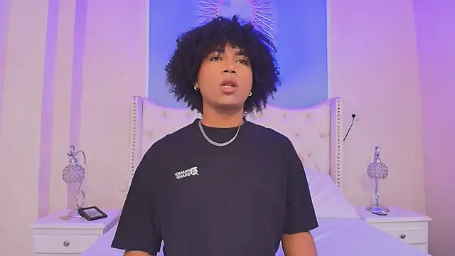 Snapshot of Ambar_Collingg chatting on 09/17/25, 01:35 Ambar Collingg online show from 09/17/25, 01:35