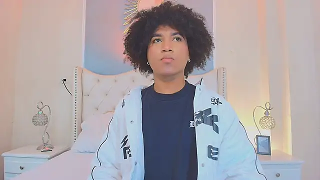 Snapshot of Ambar_Collingg chatting on 10/16/25, 02:18 Ambar Collingg online show from 10/16/25, 02:18