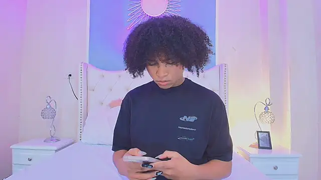 Snapshot of Ambar_Collingg chatting on 10/22/25, 01:44 Ambar Collingg online show from 10/22/25, 01:44