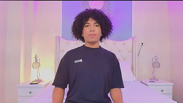 Snapshot of Ambar_Collingg chatting on 10/28/25, 02:31 Ambar Collingg online show from 10/28/25, 02:31