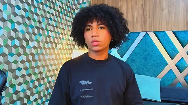 Snapshot of Ambar_Collingg chatting on 10/31/25, 02:01 Ambar Collingg online show from 10/31/25, 02:01