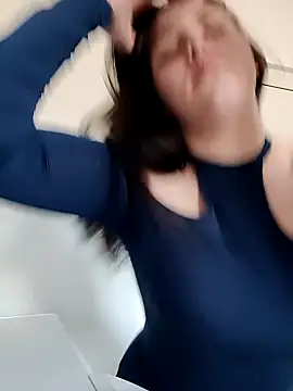 Snapshot of leeya_lee chatting on 02/26/25, 02:36 leeya lee online show from 02/26/25, 02:36