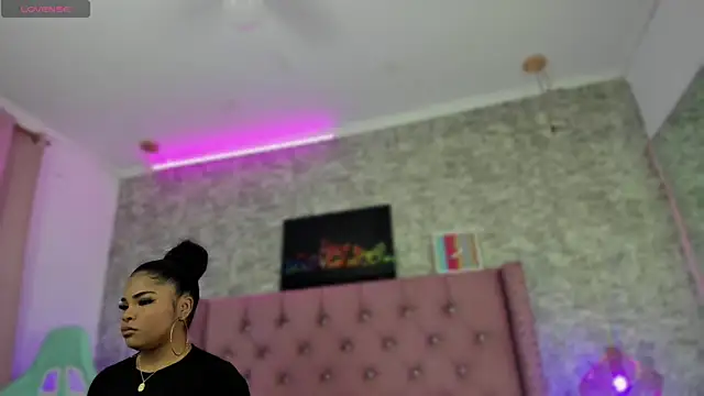 NahiaraReina online show from 12/12/24, 01:06