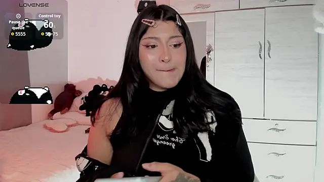 Snapshot of Ju_Kyung chatting on 11/02/25, 12:02 Ju Kyung online show from 11/02/25, 12:02