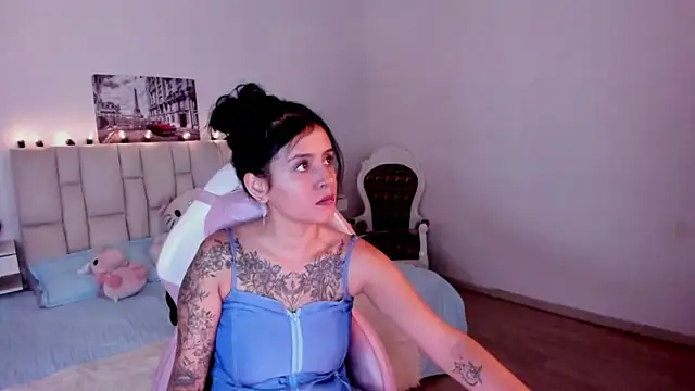 yenny garcia online show from 07/25/26, 06:49