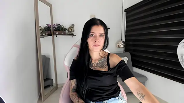 yenny garcia online show from 07/27/26, 06:15