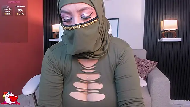 Snapshot of cloe_sirena chatting on 11/10/25, 02:49 cloe sirena online show from 11/10/25, 02:49