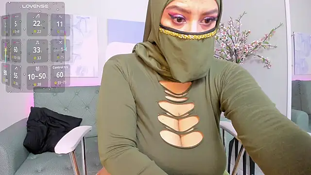 Snapshot of cloe_sirena chatting on 11/19/25, 03:01 cloe sirena online show from 11/19/25, 03:01