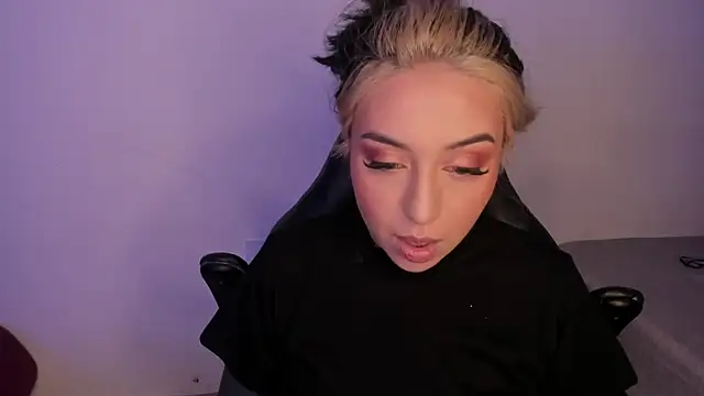 AnnikaMerliahh  online show from 11/08/25, 09:46