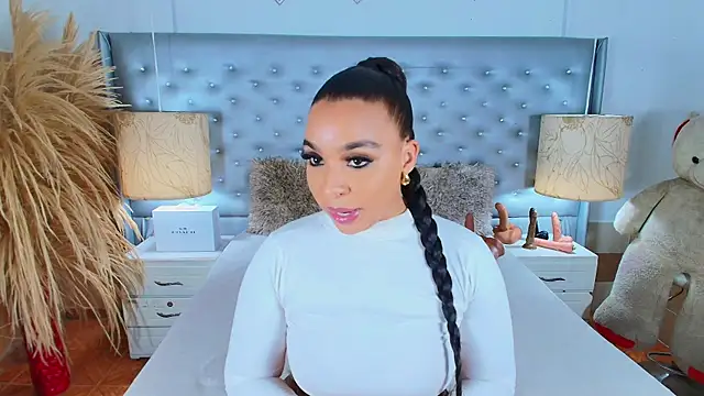 EileenBenzon online show from 03/15/25, 03:40