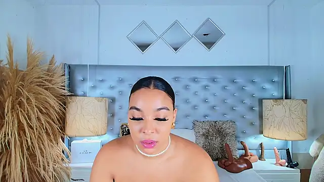 EileenBenzon online show from 03/15/25, 06:21