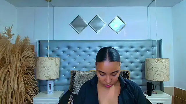 EileenBenzon online show from 11/18/25, 02:54