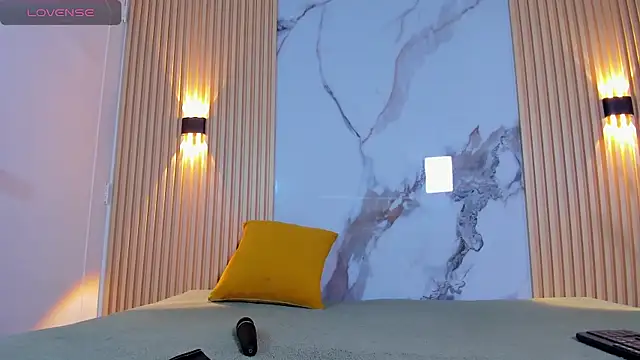 Snapshot of Lil_eva2 chatting on 11/14/25, 07:23 Lil eva2 online show from 11/14/25, 07:23