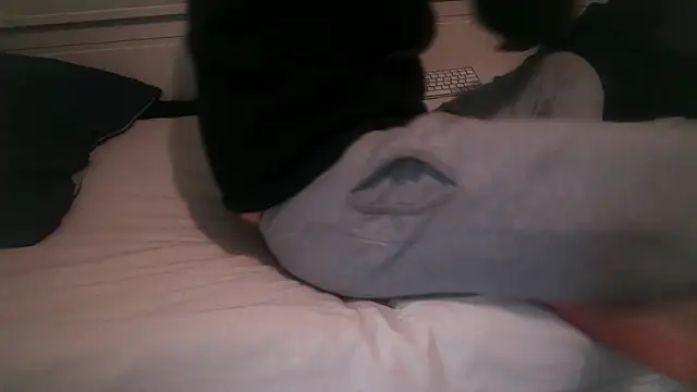 Snapshot of an4y8ot chatting on 12/14/24, 11:29 an4y8ot online show from 12/14/24, 11:29