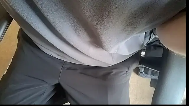 Snapshot of an4y8ot chatting on 10/06/25, 10:02 an4y8ot online show from 10/06/25, 10:02