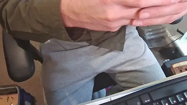 Snapshot of an4y8ot chatting on 11/27/25, 09:22 an4y8ot online show from 11/27/25, 09:22