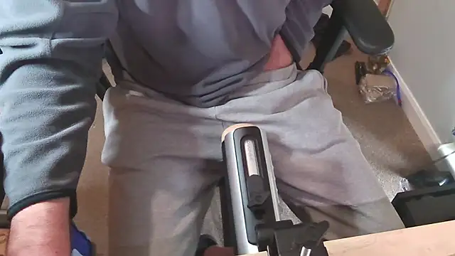 Snapshot of an4y8ot chatting on 11/28/25, 11:24 an4y8ot online show from 11/28/25, 11:24