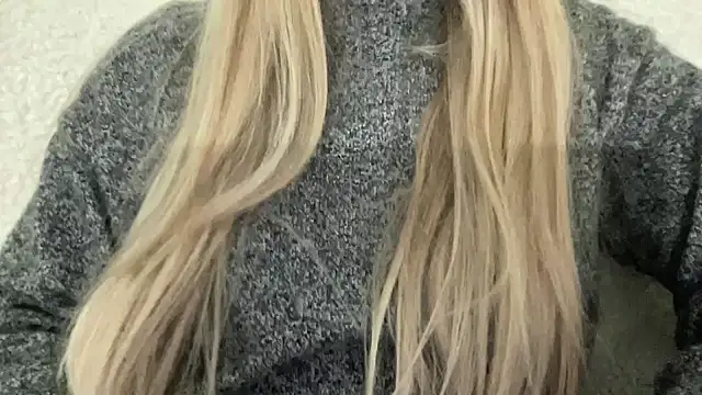 Snapshot of YourGreekAnna chatting on 11/11/25, 10:10 YourGreekAnna online show from 11/11/25, 10:10