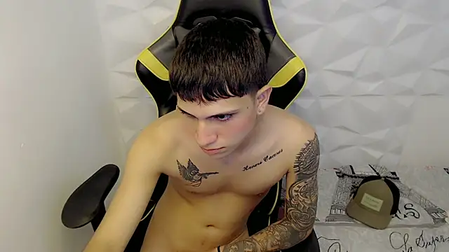 Snapshot of Brayan_lopezz chatting on 01/25/25, 03:52 Brayan lopezz online show from 01/25/25, 03:52