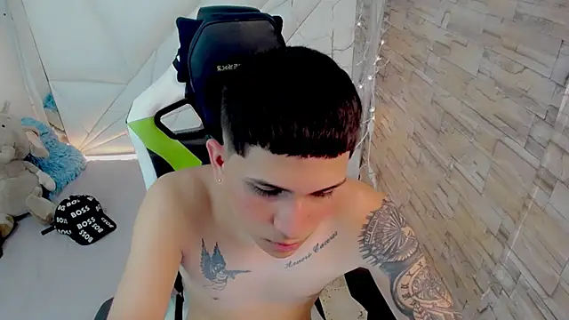 Snapshot of Brayan_lopezz chatting on 03/17/25, 03:50 Brayan lopezz online show from 03/17/25, 03:50