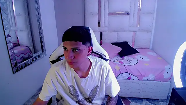 Snapshot of Brayan_lopezz chatting on 03/19/25, 12:45 Brayan lopezz online show from 03/19/25, 12:45