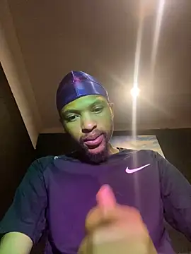 Snapshot of BlueIceCube chatting on 10/05/25, 01:37 BlueIceCube online show from 10/05/25, 01:37