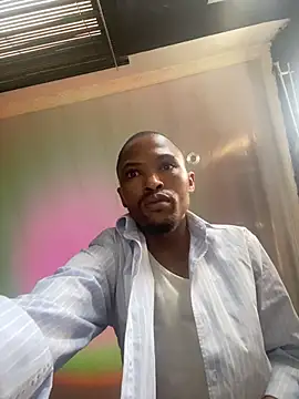 Snapshot of BlueIceCube chatting on 11/25/25, 05:51 BlueIceCube online show from 11/25/25, 05:51