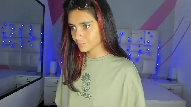 Snapshot of Salome_rouse1 chatting on 10/10/25, 09:14 Salome rouse1 online show from 10/10/25, 09:14