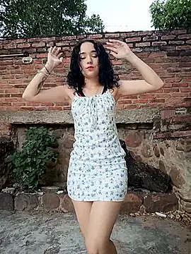 sweet outdoor charm online show from 11/27/25, 08:11