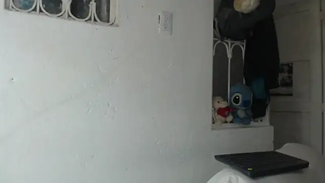 Snapshot of skinny_sweet2411 chatting on 09/13/25, 11:59 skinny sweet2411 online show from 09/13/25, 11:59