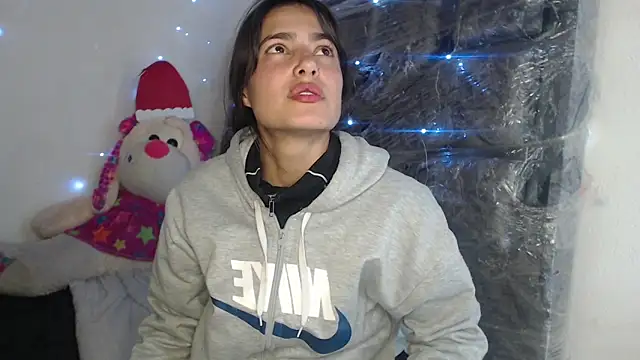 Snapshot of skinny_sweet2411 chatting on 12/21/25, 11:45 skinny sweet2411 online show from 12/21/25, 11:45