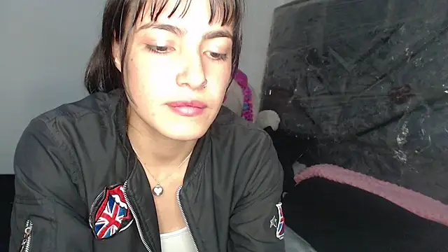 Snapshot of skinny_sweet2411 chatting on 03/17/26, 04:32 skinny sweet2411 online show from 03/17/26, 04:32