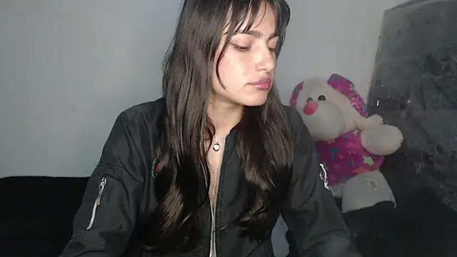 Snapshot of skinny_sweet2411 chatting on 03/19/26, 01:53 skinny sweet2411 online show from 03/19/26, 01:53