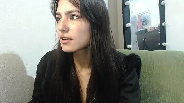 Snapshot of skinny_sweet2411 chatting on 05/25/26, 05:52 skinny sweet2411 online show from 05/25/26, 05:52