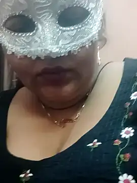 Snapshot of seemi_bhabhi chatting on 01/19/25, 01:10 seemi bhabhi online show from 01/19/25, 01:10