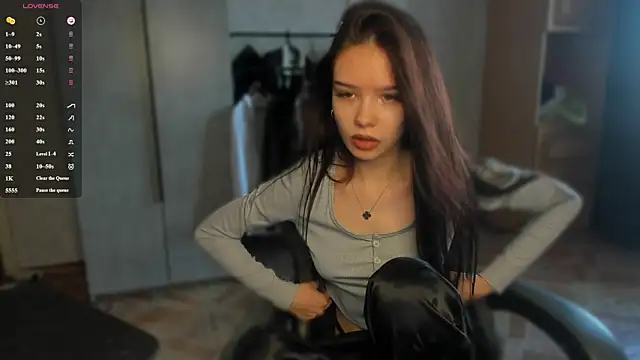 Snapshot of SweetyDeviliya chatting on 06/18/26, 04:02 SweetyDeviliya online show from 06/18/26, 04:02