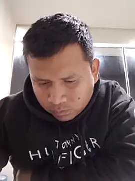 Snapshot of zeta29 chatting on 10/20/25, 04:02 zeta29 online show from 10/20/25, 04:02