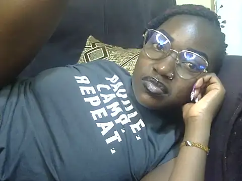 Snapshot of Chichii- chatting on 03/04/25, 06:29 Chichii- online show from 03/04/25, 06:29